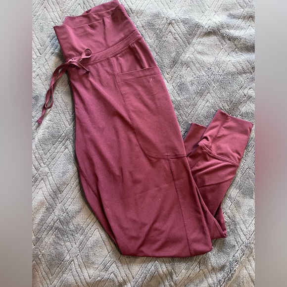 Fabletics medium burgundy joggers - Picture 2 of 5